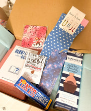Load image into Gallery viewer, The Blind Date with a Book GIFT BOX (a book + 4 mystery goodies)