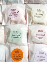 Load image into Gallery viewer, Wax Melts Assortment (fragrance chosen at random)