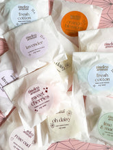 Load image into Gallery viewer, Wax Melts Assortment (fragrance chosen at random)
